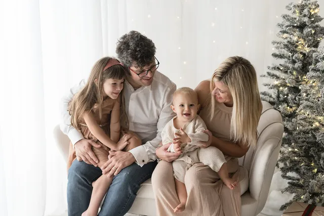 Famiglia di quattro fotografata insieme nel set di Natale a Livorno